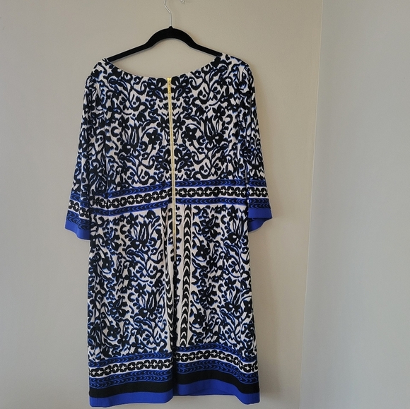 Eliza J Plus Size Blue And White Floral Pattern Stretchy Dress. Size 14W - Picture 2 of 7
